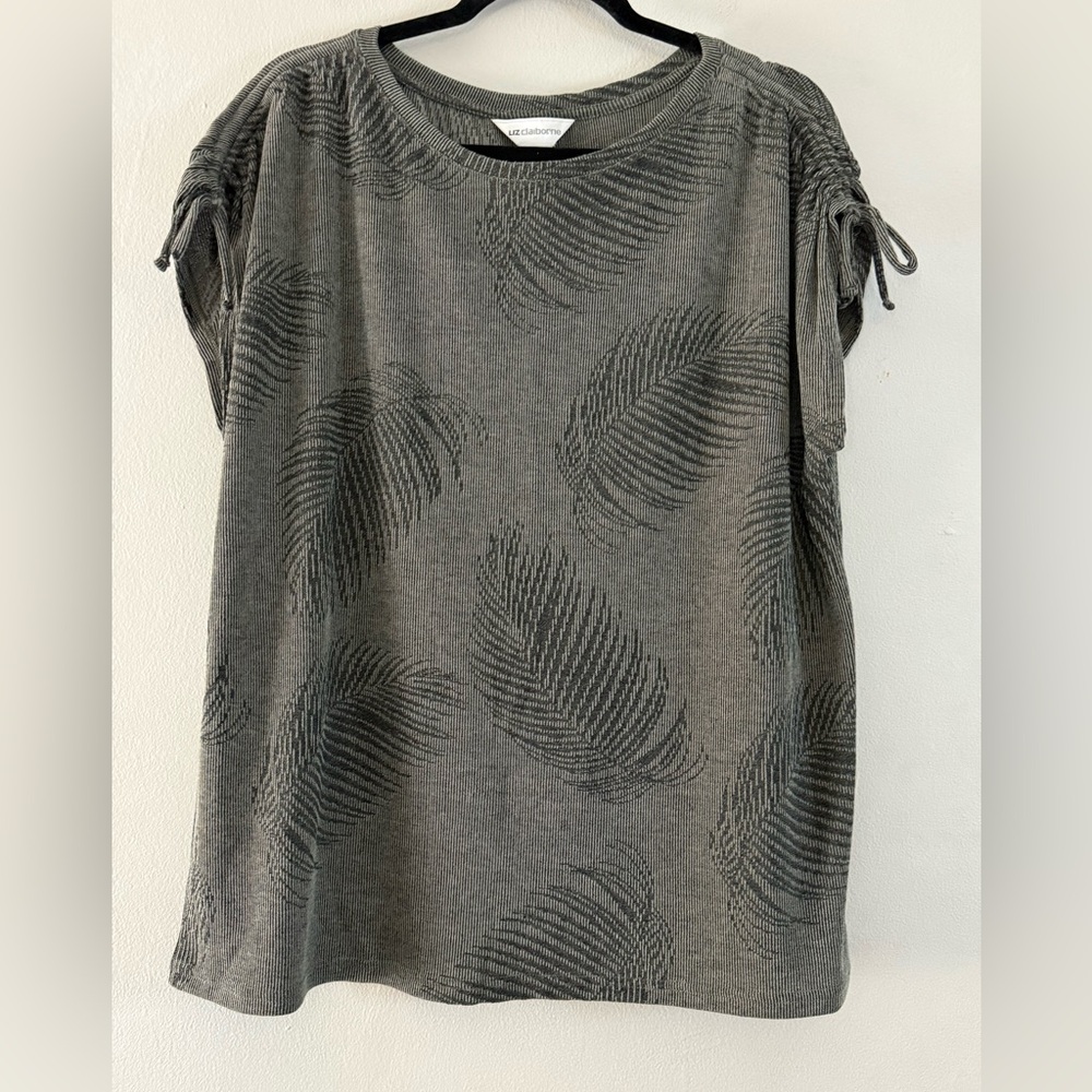 Liz Claiborne Textured Leaf Print Top Short Sleeve Stretch Gray - Size XL